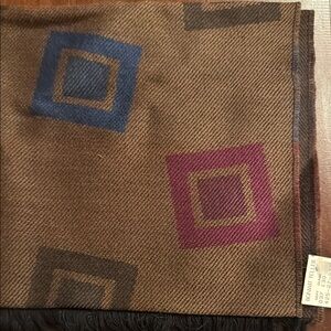 Bonwit Teller Elegant Brown Geometric Pattern scarf 💯 wool